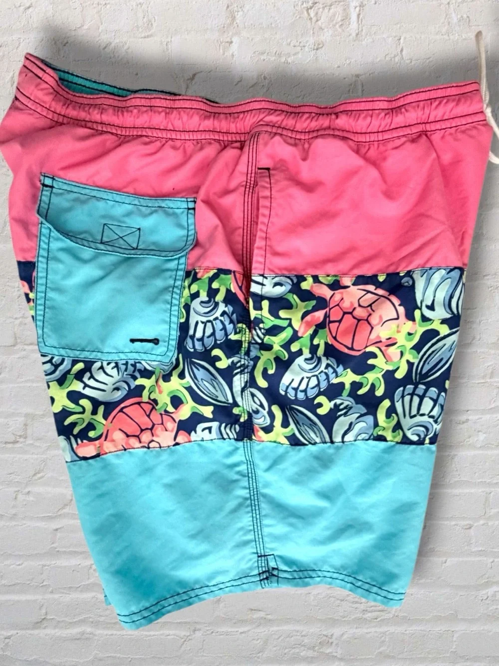 Vineyard Vines Swim Trunks Large Sea Turtle Coral Reef Print Pink Blue MeshLined